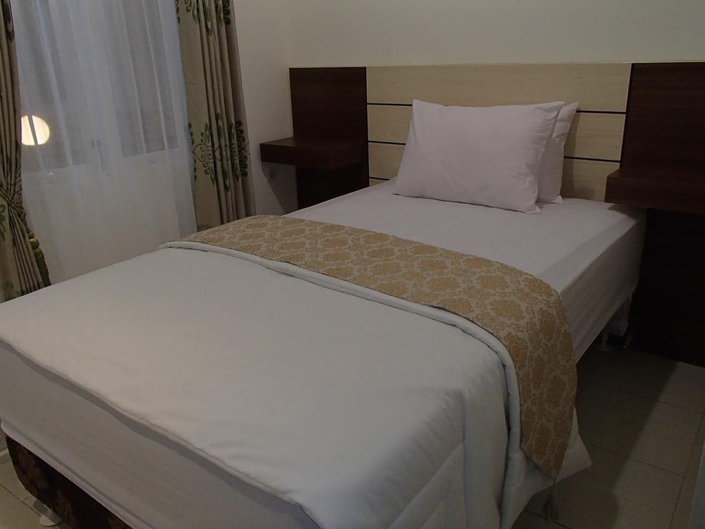 Shakila Guest House Malang Phòng bức ảnh